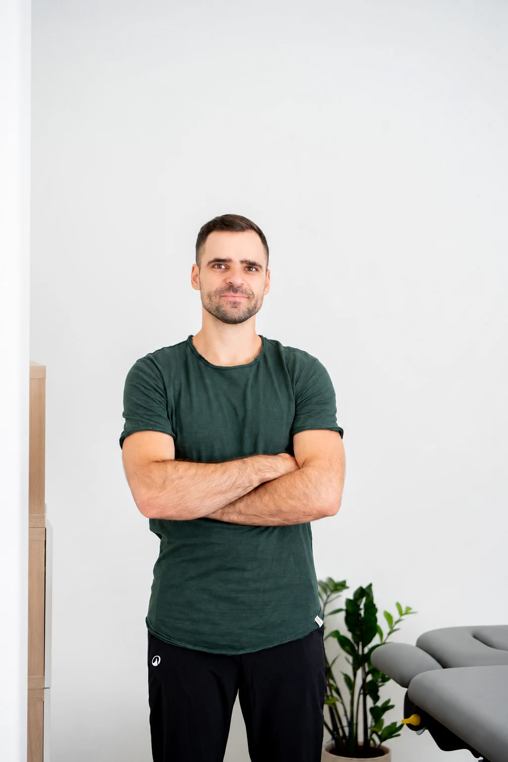 Robert, diplomierter Berufsmasseur, im AXIS Studio